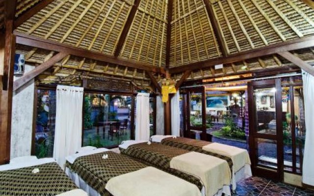 Alam Nusa Bungalow Huts and Spa