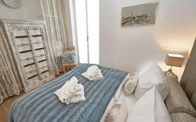 Johanna - Penthouse Nautilus 16