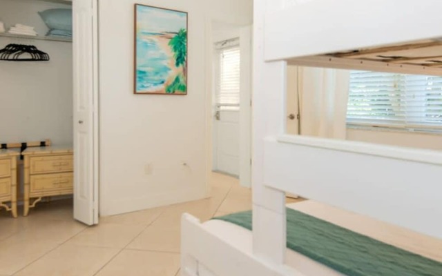 Fort Pierce - 2BD 2BA Tropical Surfside Retreat