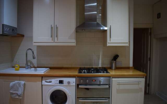 North London Spacious 2 Bedroom Apartment