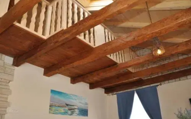 Rustic Apartment Mariva
