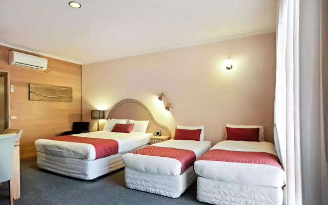 Quality Inn Colonial