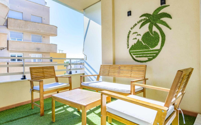 Apart Port Arenal con terraza y piscina