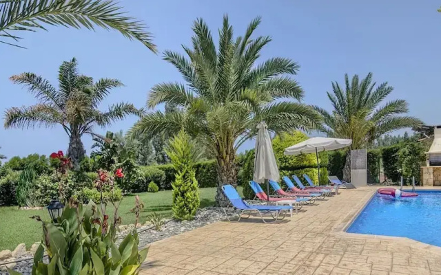 Marlin Beach Front Luxury Villa - 4 Bedrooms