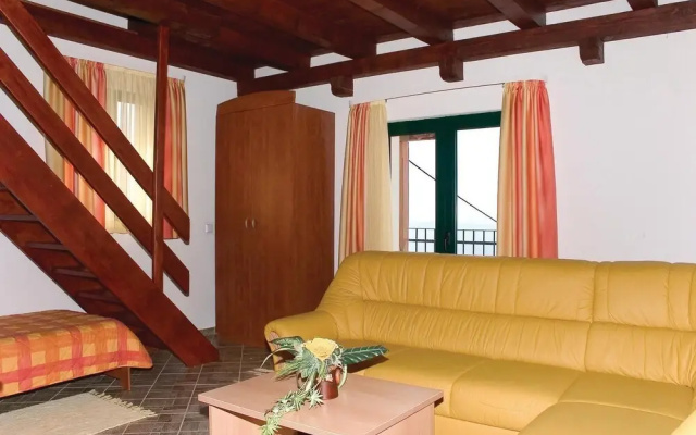 Awesome Home in Podstrana with Hot Tub, WiFi & 7 Bedrooms