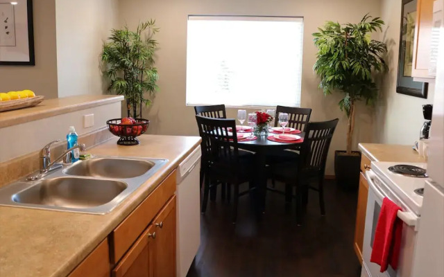 Autumn Leaf Furnished Apartments