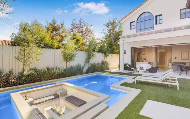 Villa Camellia - Charming 5 BR Home in the Heart of Studio City