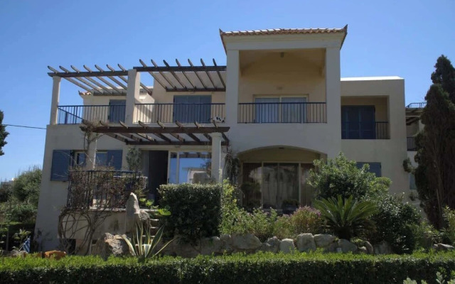Villa Elias 2BR Lower Apt with Pool