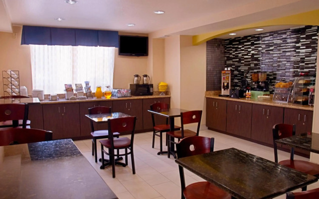 Super 8 by Wyndham Irving/DFW Apt/North
