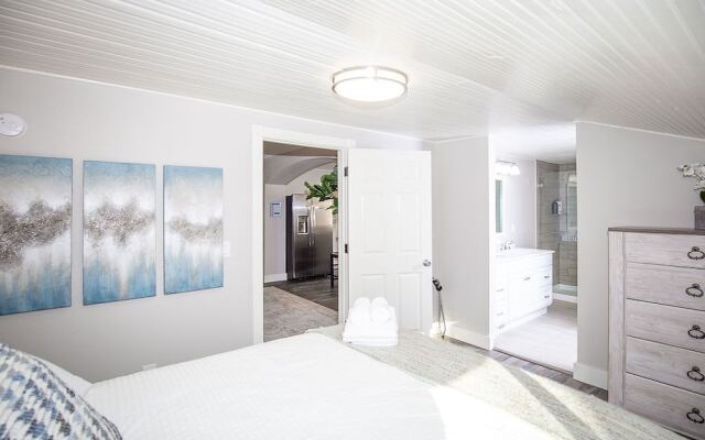 Couples Getaway | Walk to Unc | Free Cruiser Bikes