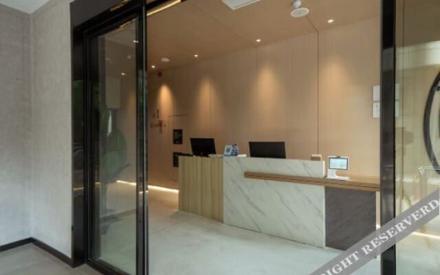 Hangzhou Yunrui@Hotel (Linping Yintai Department Store Pedestrian Street)