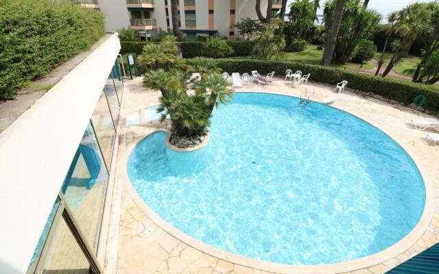 Sea side 2 bedroom with heated pool 322