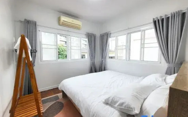 Poon House Nimman: Spacious Stay Near Attractions