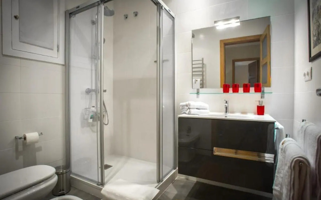 Elegant 3-bedroom Apartment in the Heart of BCN