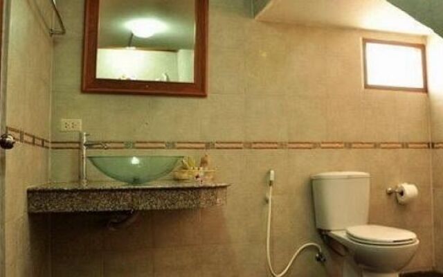 Baan Chayna Hotel