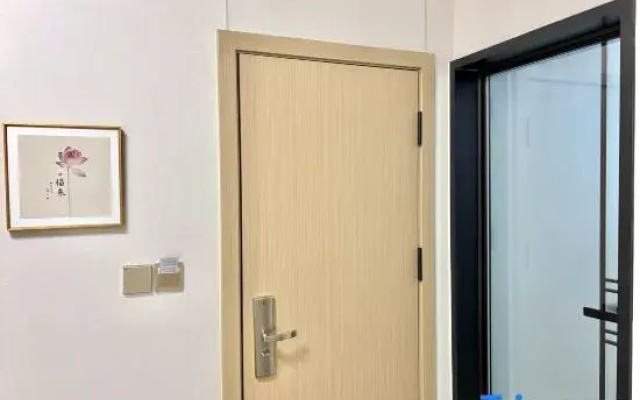 Xinyang Bauhinia Hotel