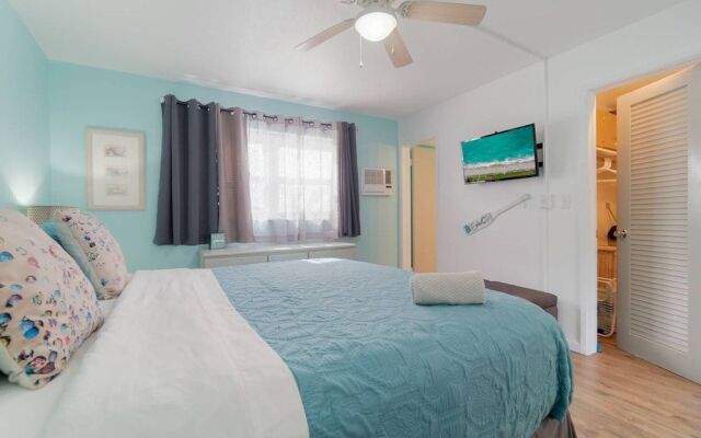 Mid Mari - Gorgeous Nautical Condo Near Beach, Shops & Restaurants- Condo 105