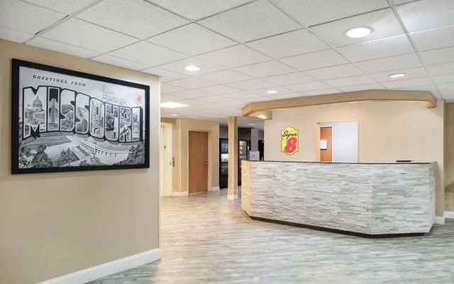 Super 8 Blue Springs