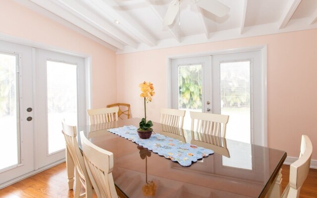 Salty Dog - Dog Friendly Home On Sanibel! 3 Bedroom Home