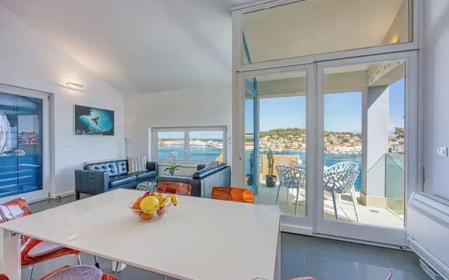 RR Losinj Harbour View Apartment