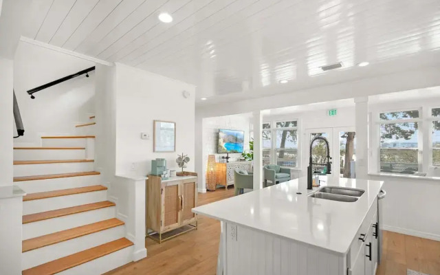 Waterfront Incredible Views Fire pit Renovated