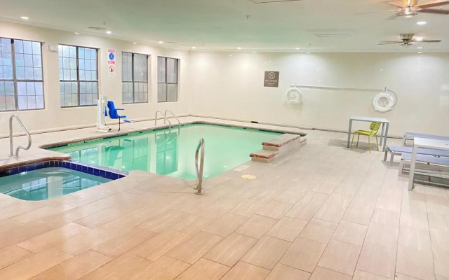 Spark by Hilton Galveston