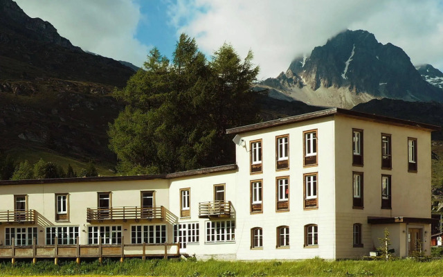 Maloja Club House