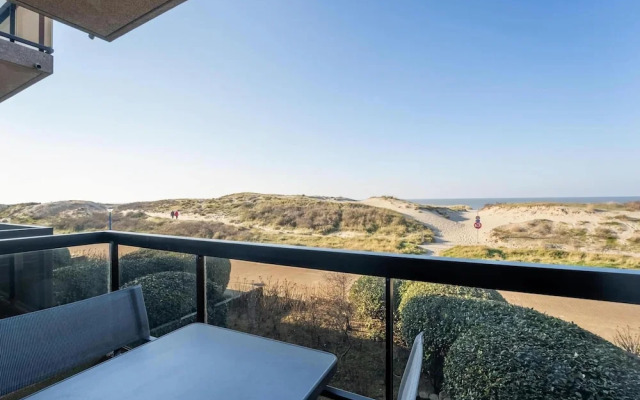 Apartment With Balcony and sea Views