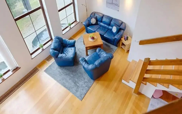 Spacious Apartment With Easy Connectivity