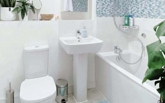 Impeccable 2 Bedroom House in Bicester