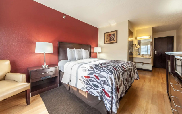 Red Roof Inn & Suites Omaha - Council Bluffs