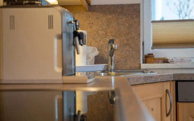 Cozy Garden Apartment Near Ski