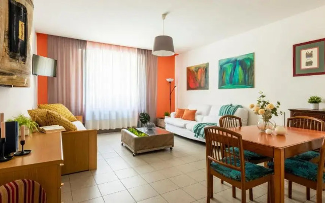 JOIVY Charming Flat Near Train Station