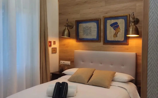 House with 9 private rooms