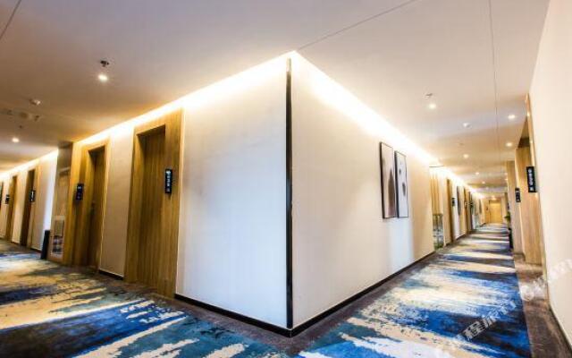 H Hotel (Xi'an Railway Station Wulukou Metro Airport Bus)