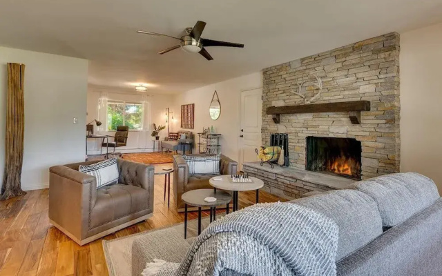 @ Marbella Lane - Eccentric 4BR Modern Ranch Home