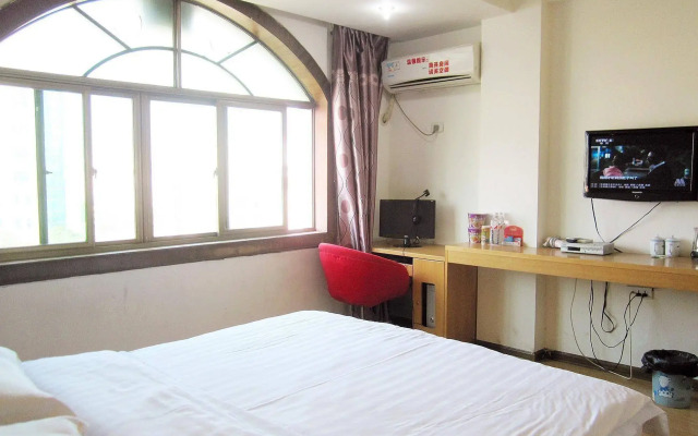 Hezhou E-age Hotel