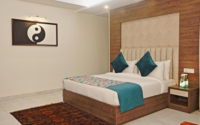 Hotel Cardinal Express OXMO Delhi Airport