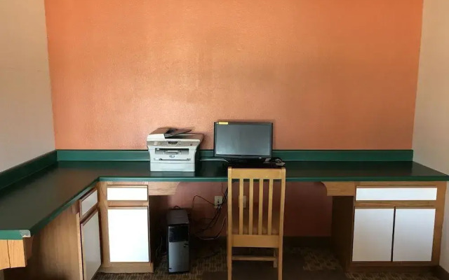 Luxury Inn & Suites Liberty