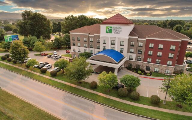 Holiday Inn Express and Suites Springfield Medical District, an IHG Hotel