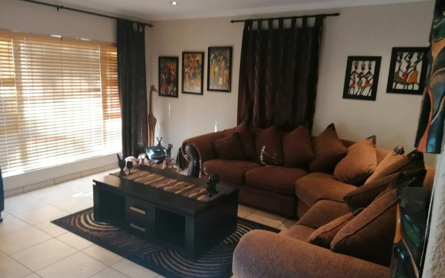 Captivating 3-Bed House in Kempton Park