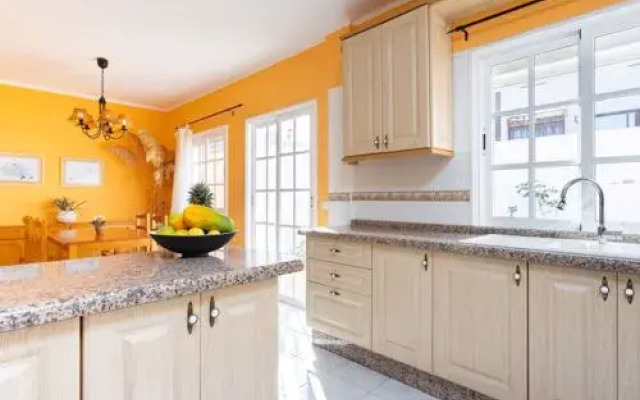 Sunny House El Roque