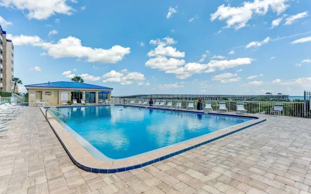 Tastefully Decorated Condo with Scenic Beach Views by RedAwning