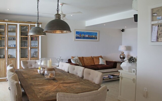Sea View Villa by the Mambo Beach with Private Pool