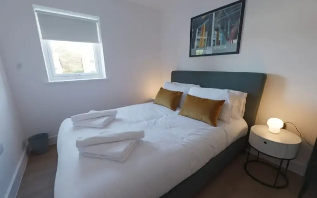 Luxury Manchester Apartment - Orange