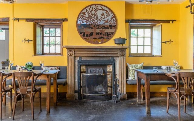 Rising Sun Pub, Restaurant and Rooms