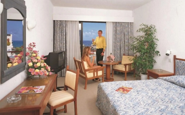Paphos Gardens Hotel And Apartments