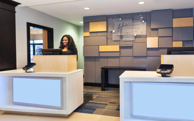 Holiday Inn Express & Suites Warminster - Horsham by IHG