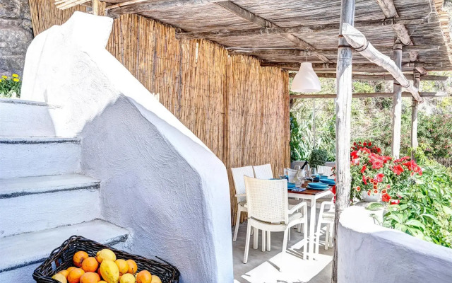 The Fisherman’s Suite – Steps from the beach