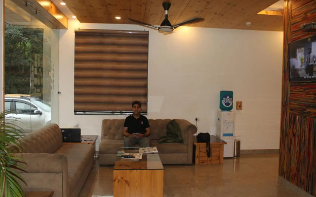 The Apple Crest - Bithal